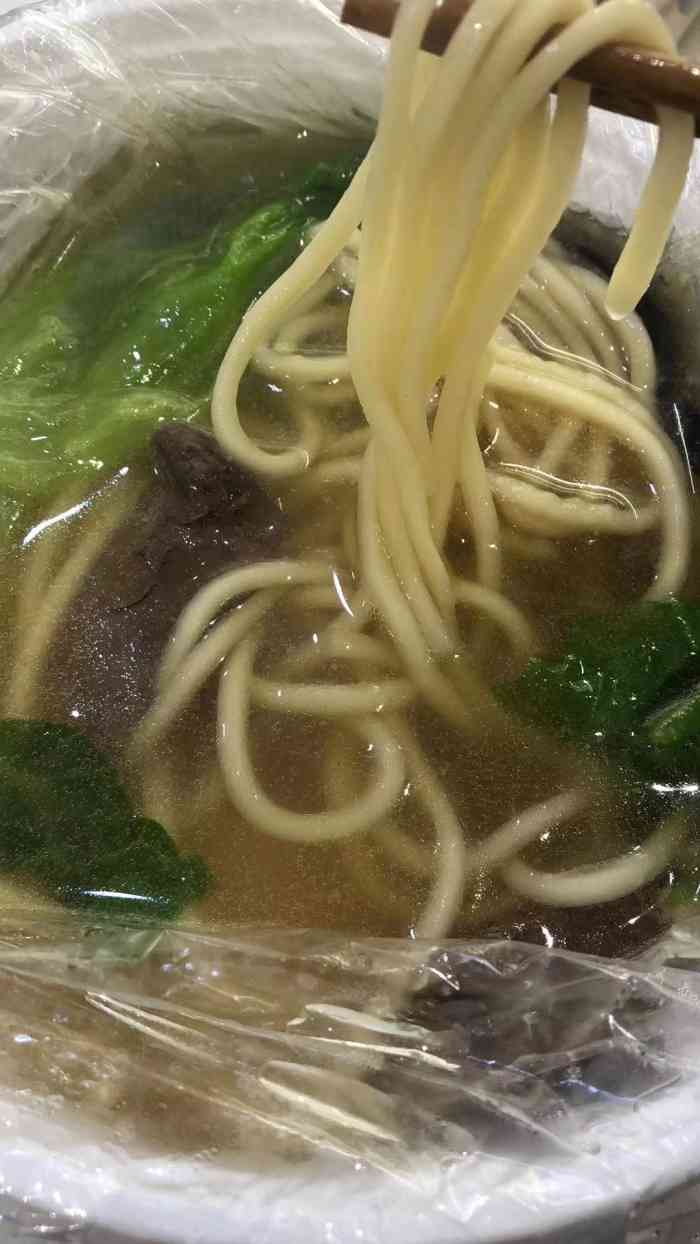 大头丫鸭肉面-"打卡漳州老牌鸭面73用餐人数比较多 环境一.