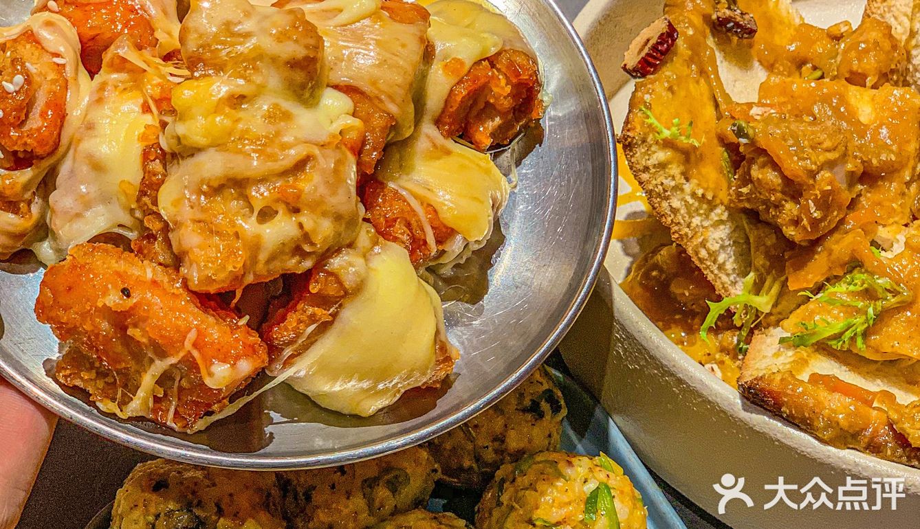 多少次来小寨就为了这一口咖喱面包鸡🔥太好吃了