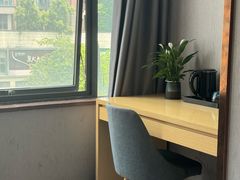 -轻奢·全曼酒店(深圳坂田北地铁站店)