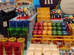 -m豆巧克力世界(上海世茂广场店)