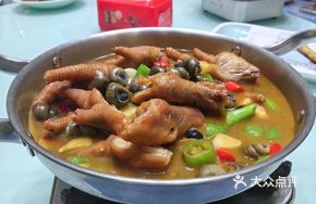 Spicy Snail with Chicken Feet