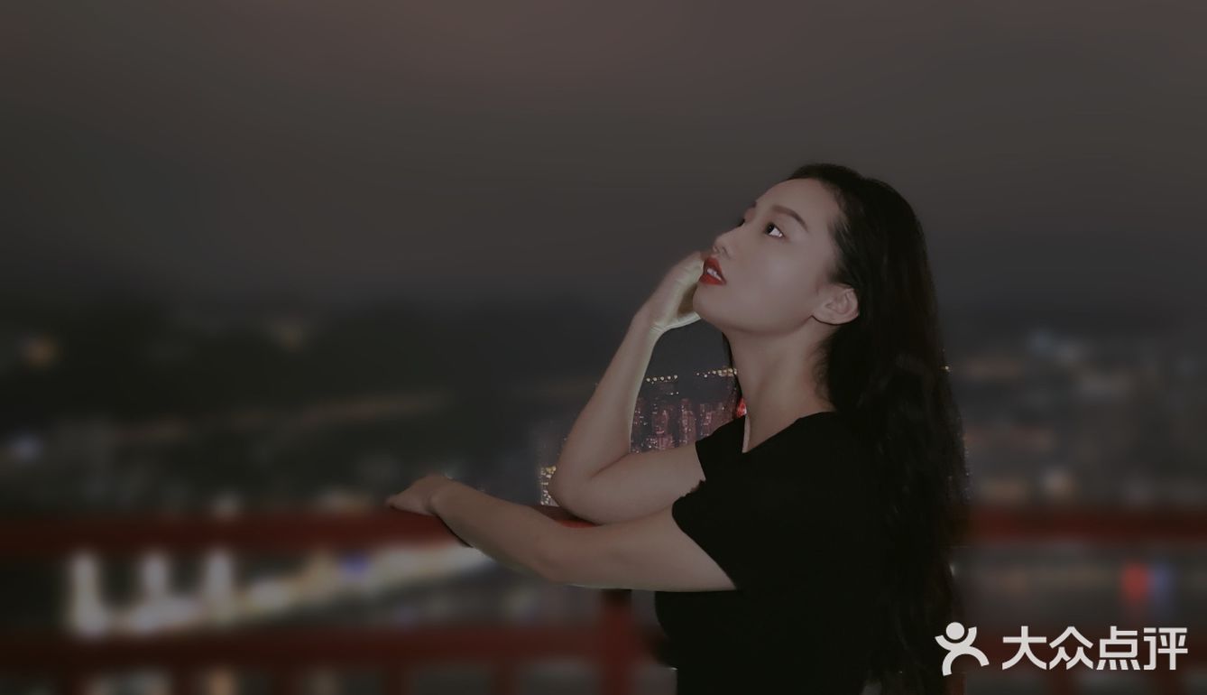 能拍到重庆你好的那边人简直多的不行