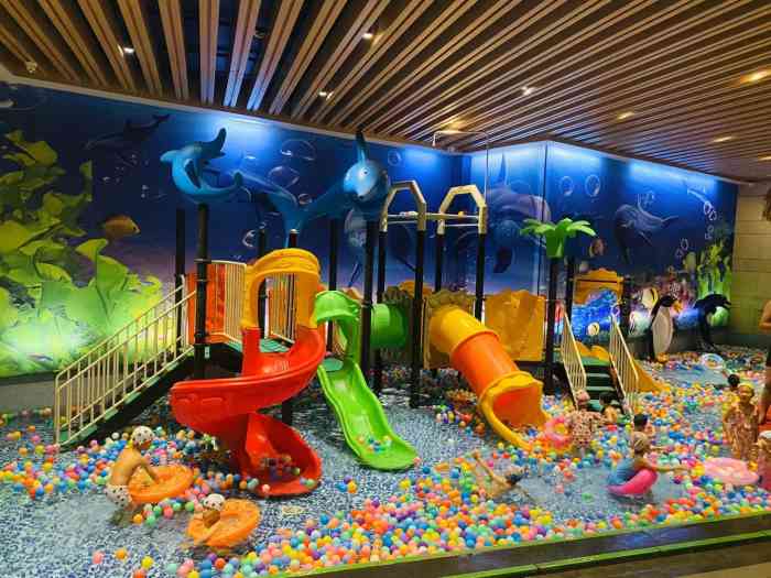 沐今宫汤泉生活馆(万鼎商业广场店)-"面积挺大的,工作日的时间人比较