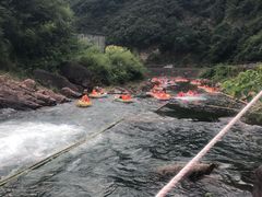 -安吉龙王山峡谷漂流