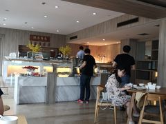 -西安大雁塔科技大学地铁站亚朵酒店