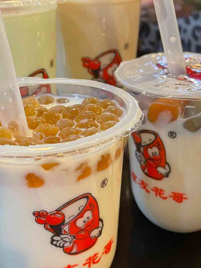 花哥双皮奶-"和小伙伴骑个小单车06大晚上在舟山东路.