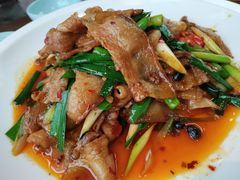 代代人都爱吃的回锅肉-有红鸡毛店·川菜(建设路店)