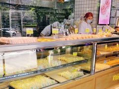 面包甜点陈列柜-鲍师傅糕点(江苏路店)