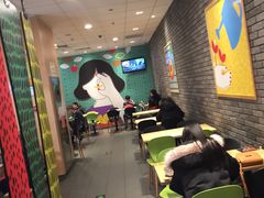 等位区-麦当劳(龙湖北京大兴天街店)