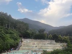 -十万大山布透温泉