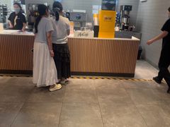 -麦当劳(上海虹桥站30B检票口楼上)