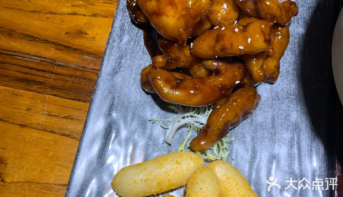 这个我个人更觉得芳芳私房菜那家好吃