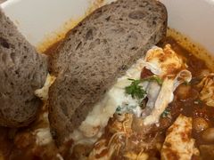 布拉塔芝士配鸡肉炖番茄和鹰嘴豆-Wagas沃歌斯(汇智店)