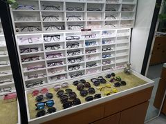 -视野联行眼镜•蔡司•依视路(温江店)