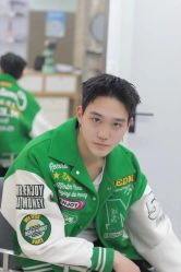 -一家只做男发烫染的店