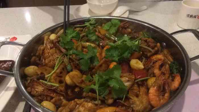 过锅瘾三汁焖锅(凤凰城店)-"服务非常的好,但口味还是喜欢来自之御的.