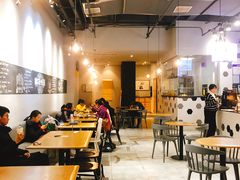 大堂-HELLO 27 意面·沙拉·帕尼尼