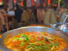 -野山舂·贵州现舂酸汤火锅(鸿通城店)