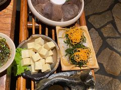 -老牌坊云南鱼豆花火锅(爱建店)