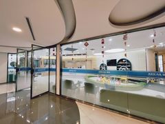 -瑞尔齿科(南京东路名人诊所)