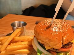 -三勾JJJ Burger&Coffee(梅溪湖店)