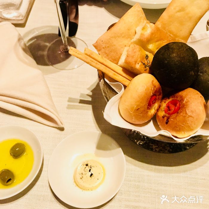 北京金融街丽思卡尔顿酒店·意味轩 Cepe餐前面包图片