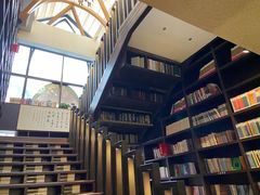 -钟书阁(松江泰晤士小镇店)