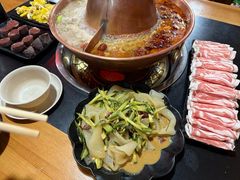 -果松木炭酸菜铜火锅·外婆参鸡汤