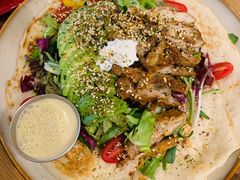 照烧鸡肉配牛油果拉法沙拉-HELLO 27 意面·沙拉·帕尼尼