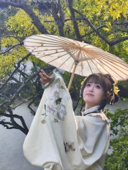 -一揽芳华汉服旗袍体验馆(拙政园店)