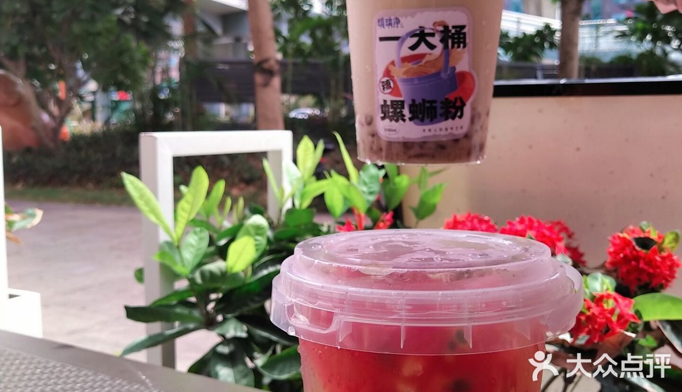 螺蛳粉＆奶茶   一桶螺蛳粉就能吃到撑