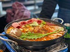 部队火锅-HONGA HONGA雄家(曹路店)