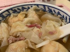 鲮鱼球，永恒的经典。再配上净云吞汤、芥蓝，绝了！-池记(尖沙咀店)