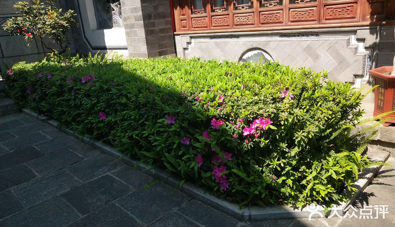 酒店地理位置方便,出门就是洋人街