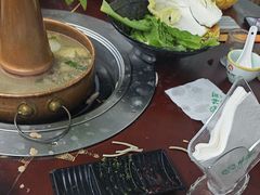 -洞庭洲·防空洞火锅·铜锅涮肉·烧烤(新百广场店)