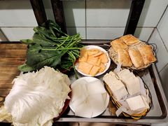 -洞庭洲·防空洞火锅·烧烤·铜锅涮肉(新百广场店)