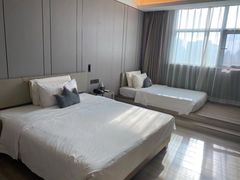 -西安大雁塔科技大学地铁站亚朵酒店