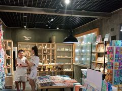 -三亚火车头万人海鲜广场