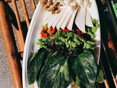 -老牌坊云南鱼豆花火锅(哈西万达店)