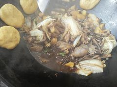 -粘豆包柴火铁锅炖