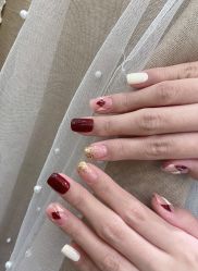 -花岐款式专研健康美甲沙龙