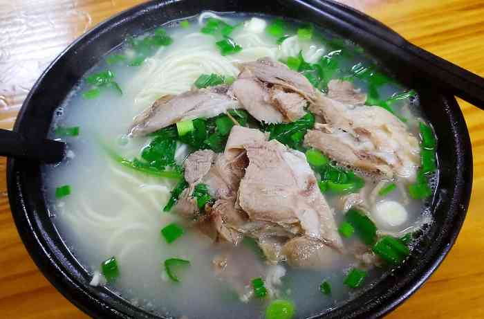 这里的羊肉汤非常好喝,值得试试