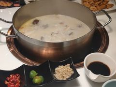 -洪氏嗨捞·猪肚鸡火锅(阳光天地店)