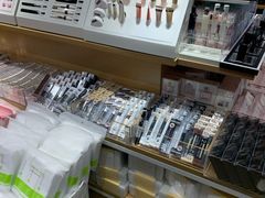 -名创优品(北京新中关购物中心地铁层店)