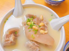 蹄髈汤-沪西老弄堂面馆(定西路店)