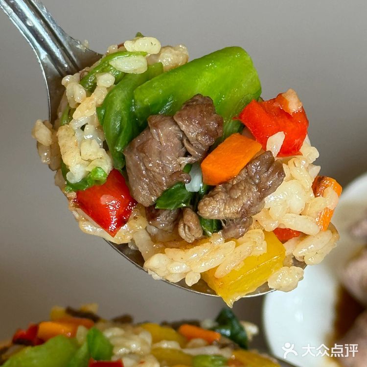 今天分享👇灯笼椒牛肉拌饭🌶️晚餐