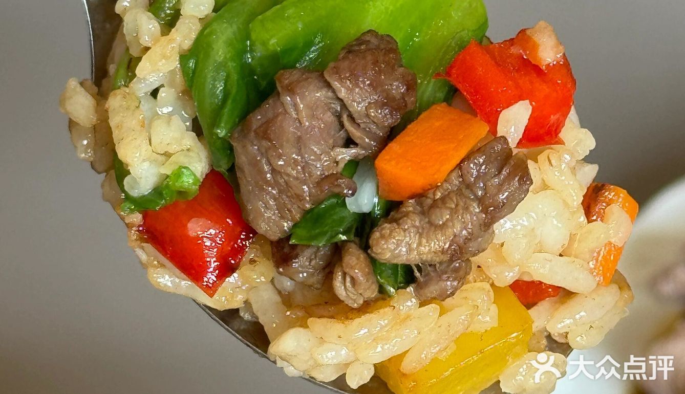 今天分享👇灯笼椒牛肉拌饭🌶️晚餐