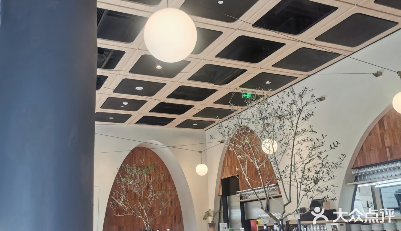 美酒餐吧 约会好去处