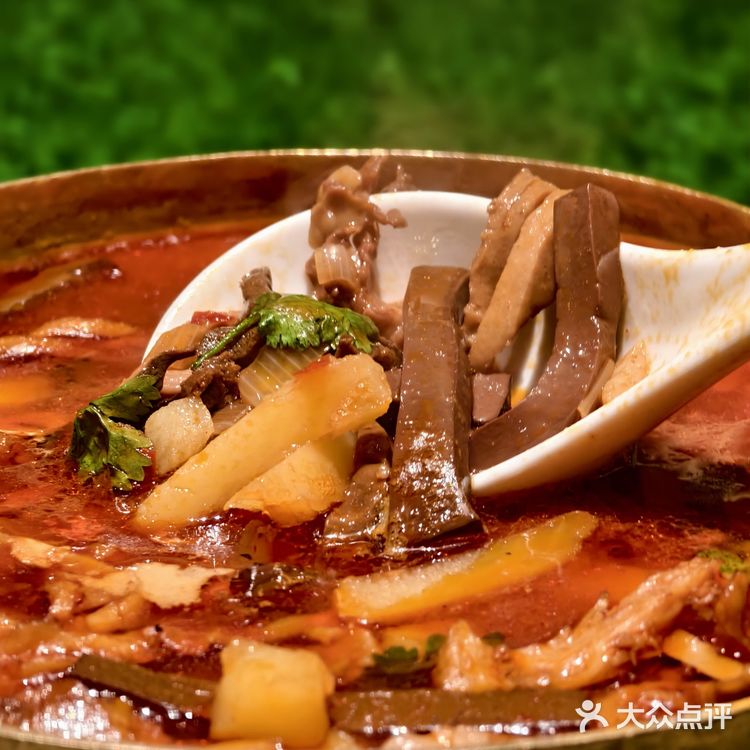 吃羊就去，郭靖烤全羊准没错！ 