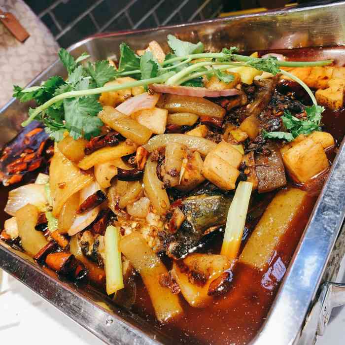 沈姐烤鱼(观音桥店[薄荷]环境 店铺很大,怀旧风格装修.